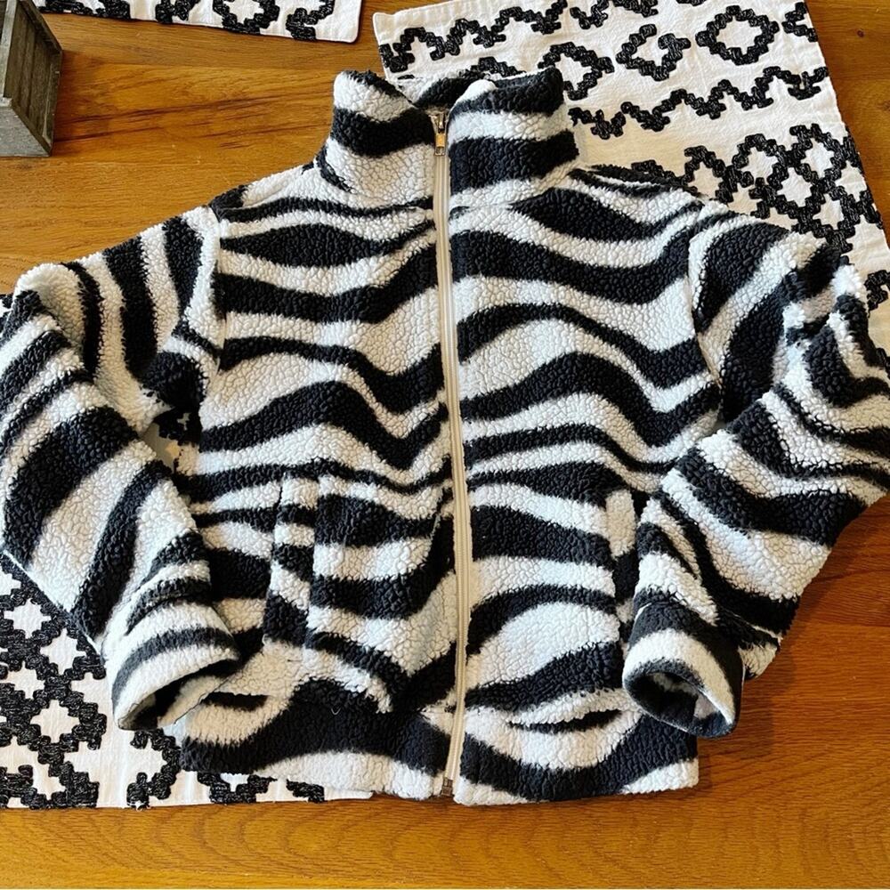 Tilly’s RSQ black white zebra sherpa full zip jacket kids girls size XS